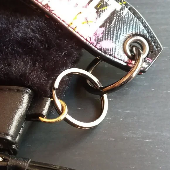 💗Victoria’s Secret Faux Fur Stud Large Wristlet/Clutch Handbag w/Floral Strap💗 - Picture 12 of 15